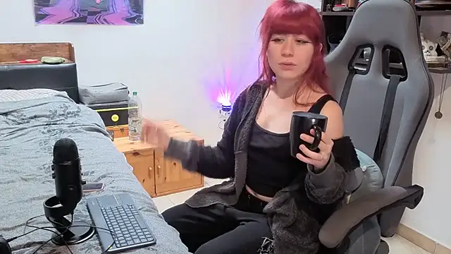 complicata mente online show from October 29, 2025, 1:21 pm