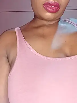 Luciouslips00 online show from May 14, 2026, 5:21 pm