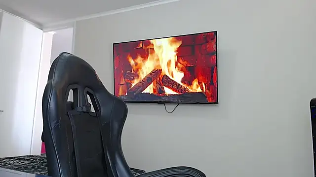 jonhklleyn online show from September 24, 2025, 6:14 pm