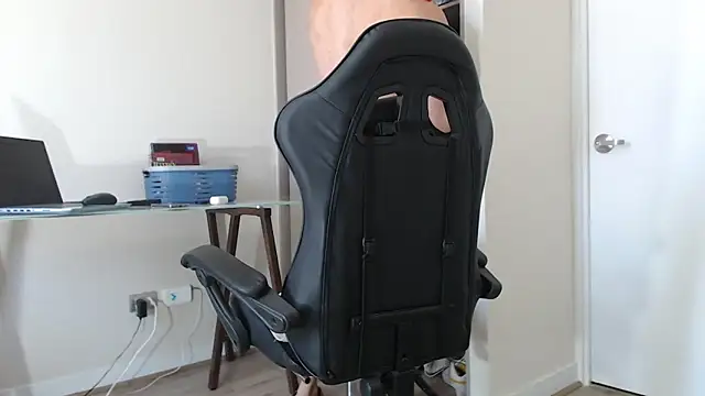 jonhklleyn online show from February 27, 2025, 6:31 pm