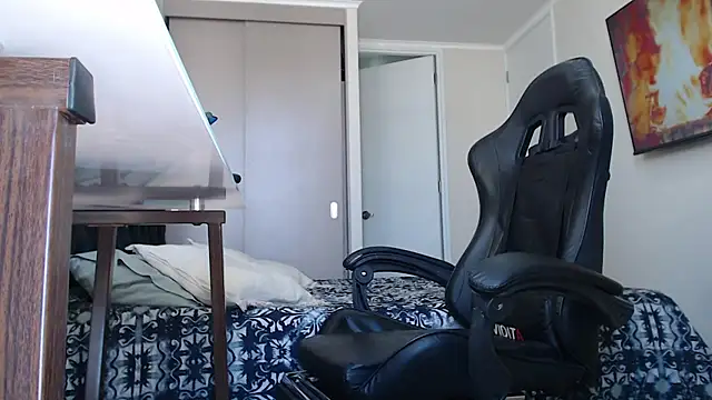 jonhklleyn online show from September 30, 2025, 7:20 pm