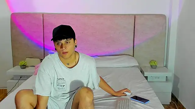 alanaget1 online show from December 21, 2024, 6:30 am