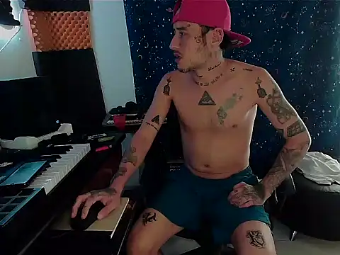 patrik tattoo  online show from February 15, 2025, 9:28 pm