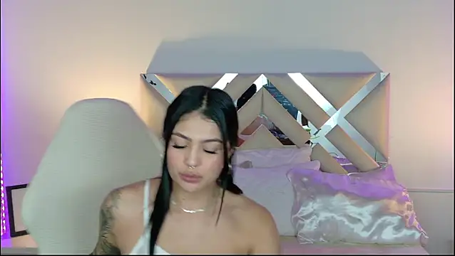 Mara Saenzz online show from December 23, 2024, 2:24 am