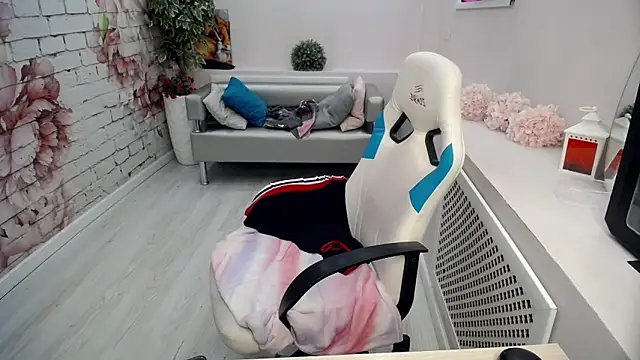 Snapshot of Cutie_Asya chatting on March 2, 2026, 4:46 am Cutie Asya online show from March 2, 2026, 4:46 am