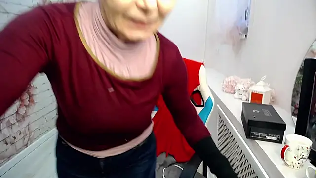 Snapshot of Cutie_Asya chatting on February 9, 2026, 4:43 am Cutie Asya online show from February 9, 2026, 4:43 am