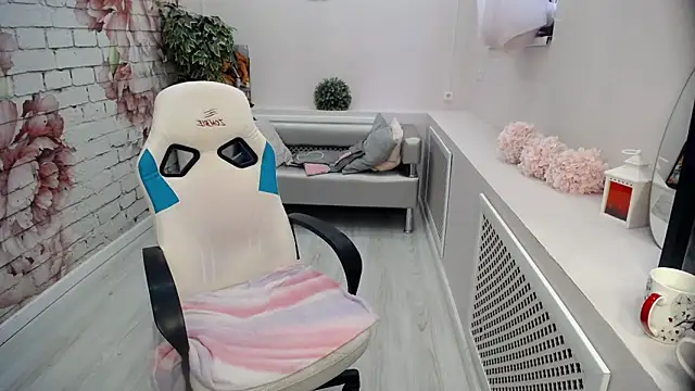 Snapshot of Cutie_Asya chatting on February 25, 2026, 4:56 am Cutie Asya online show from February 25, 2026, 4:56 am