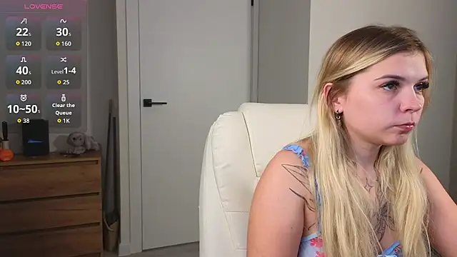Snapshot of Kate_Legend chatting on July 1, 2026, 4:46 am Kate Legend online show from July 1, 2026, 4:46 am