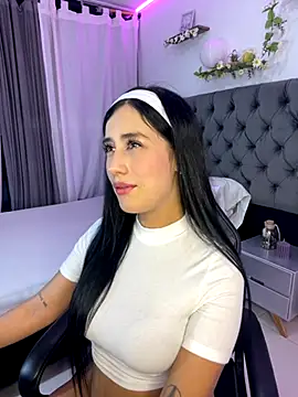 Amiirra  online show from September 14, 2025, 1:06 am