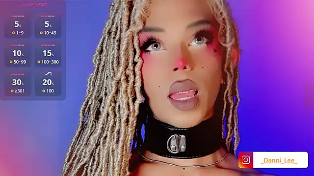 DanniLee  online show from October 25, 2025, 12:10 am