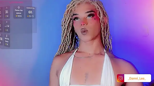 DanniLee  online show from October 21, 2025, 10:20 pm