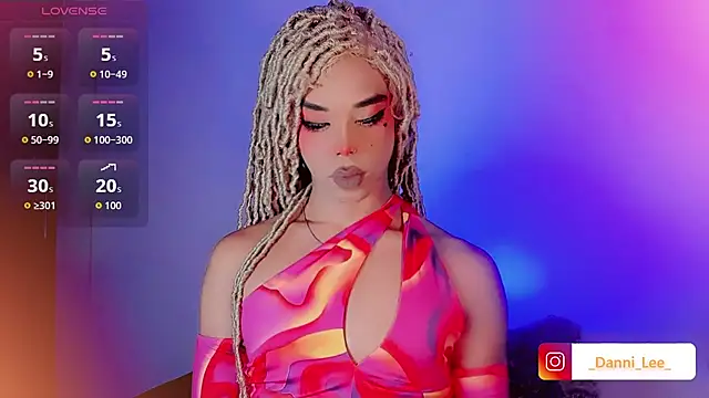 DanniLee  online show from October 11, 2025, 7:37 pm