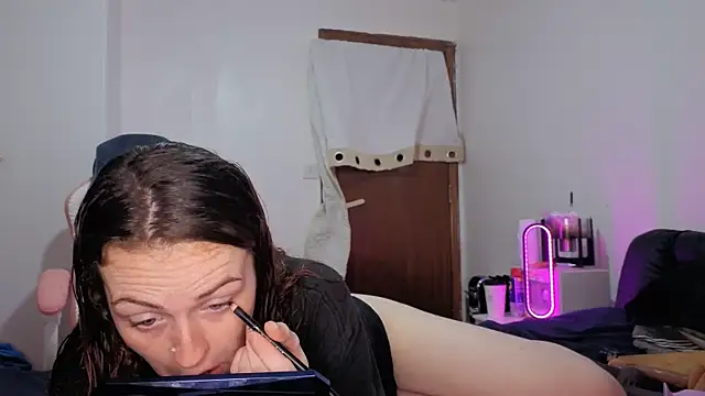 ENGLISHEMILY 69 online show from March 1, 2026, 3:23 pm