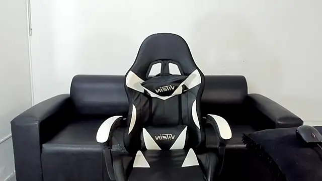 JuanDiegoKing online show from March 18, 2025, 3:45 am