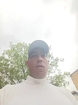 Snapshot of Reveldeseductor chatting on April 7, 2026, 11:01 am Reveldeseductor online show from April 7, 2026, 11:01 am