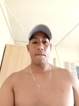 Snapshot of Reveldeseductor chatting on April 6, 2026, 9:05 pm Reveldeseductor online show from April 6, 2026, 9:05 pm