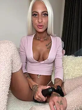 Snapshot of mrs_skinny_goddess chatting on May 17, 2026, 5:02 pm mrs skinny goddess online show from May 17, 2026, 5:02 pm