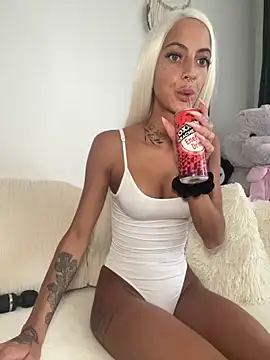 Snapshot of mrs_skinny_goddess chatting on May 26, 2026, 10:02 am mrs skinny goddess online show from May 26, 2026, 10:02 am