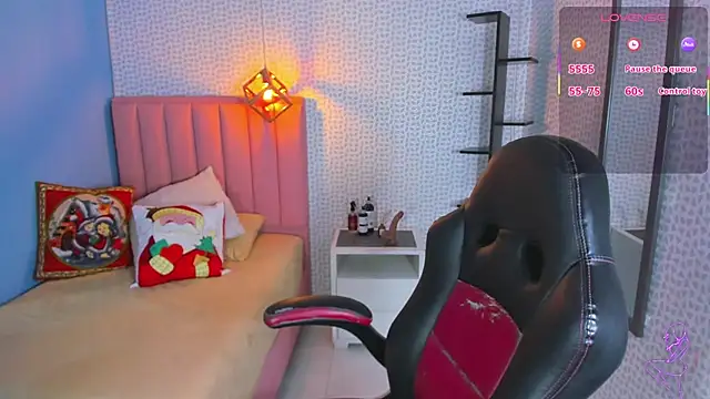 DENISERICHARD2 online show from November 28, 2025, 1:00 pm