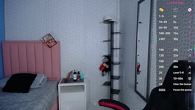 DENISERICHARD2 online show from October 9, 2025, 12:28 pm