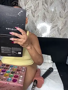 chiquimaturesexy online show from May 4, 2026, 9:06 pm