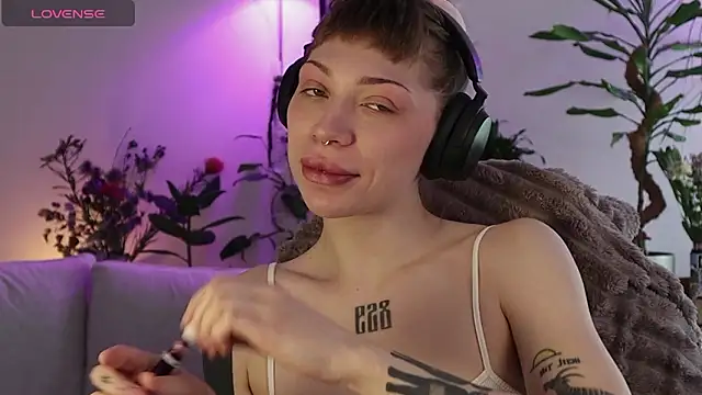 Snapshot of PaulaPratt chatting on March 13, 2026, 5:23 am PaulaPratt online show from March 13, 2026, 5:23 am