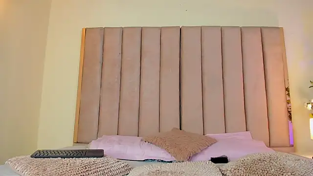 VICTORIA RASH online show from March 12, 2026, 7:40 pm