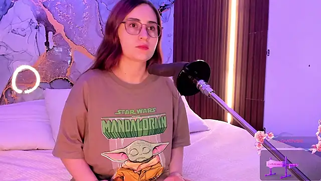 centaurigirl online show from September 9, 2025, 3:38 am