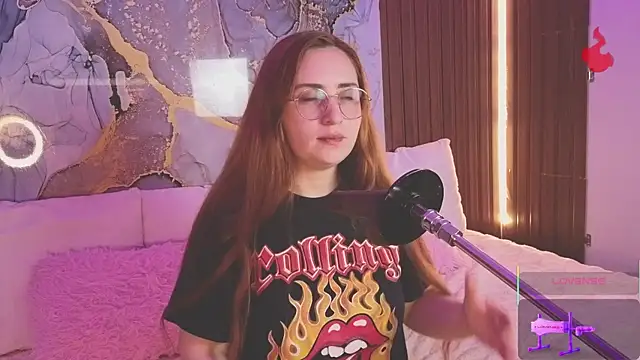 centaurigirl online show from June 1, 2026, 3:29 am