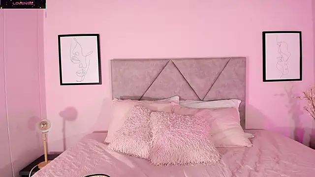 Emilyh  online show from November 24, 2025, 10:48 am