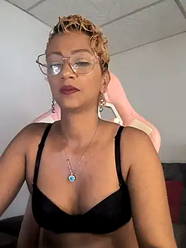 Amaliu  online show from October 4, 2025, 3:13 pm