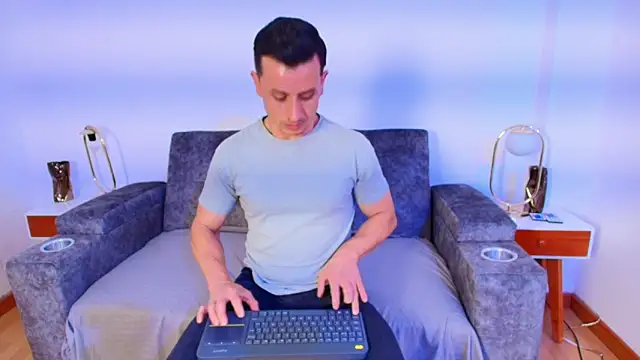 Andrewfalcon online show from September 28, 2025, 1:07 pm