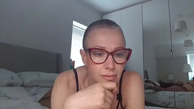 ELEGANT-ARIA36 online show from March 17, 2025, 8:40 am