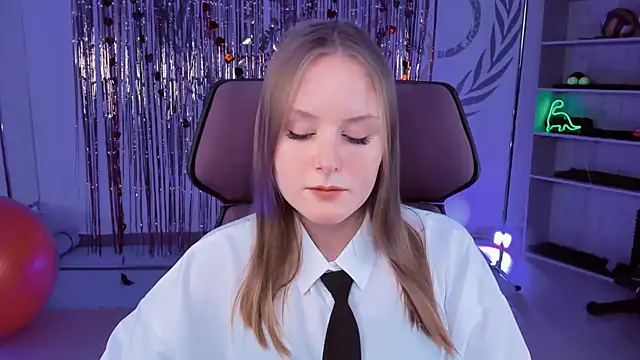 VivienLeeigh online show from March 8, 2025, 3:13 pm