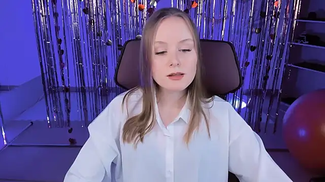 VivienLeeigh online show from March 17, 2025, 4:22 pm