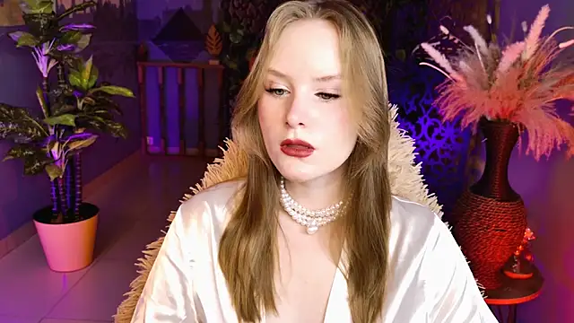 VivienLeeigh online show from May 12, 2026, 5:26 am