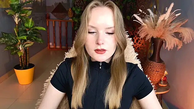 VivienLeeigh online show from May 13, 2026, 5:03 am