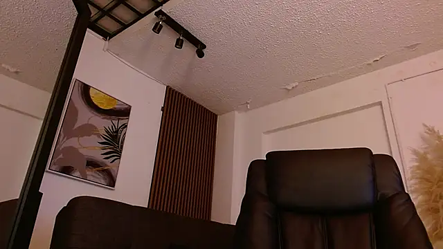 crimson tati  online show from March 4, 2025, 8:02 am