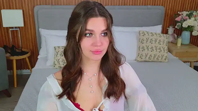 RihannaRose online show from November 14, 2025, 5:05 pm