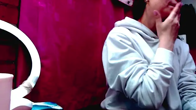 holy juli online show from February 7, 2026, 4:09 am