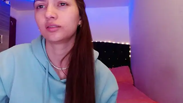 Snapshot of holy_juli chatting on May 18, 2026, 4:07 am holy juli online show from May 18, 2026, 4:07 am