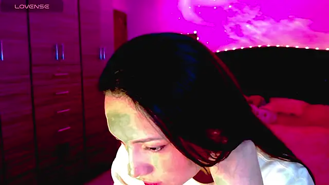 holy juli online show from November 21, 2025, 5:50 am