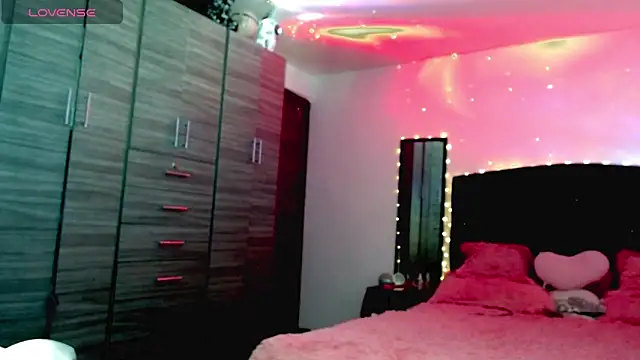 holy juli online show from November 15, 2025, 4:05 am