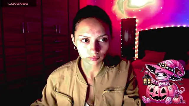 holy juli online show from October 24, 2025, 1:26 am