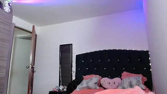 holy juli online show from July 26, 2026, 3:46 am