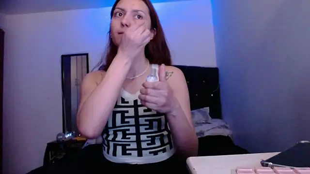 Snapshot of holy_juli chatting on June 17, 2026, 3:50 am holy juli online show from June 17, 2026, 3:50 am