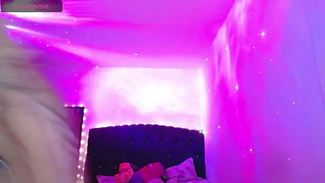 holy juli online show from October 6, 2025, 3:19 am