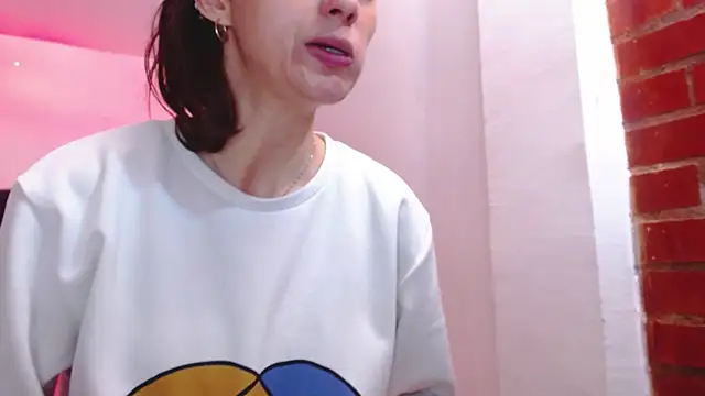 holy juli online show from March 8, 2026, 3:10 am