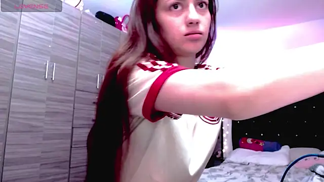 holy juli online show from February 1, 2026, 3:49 am