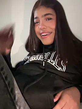 KellyOlsenbe online show from March 10, 2026, 8:46 pm